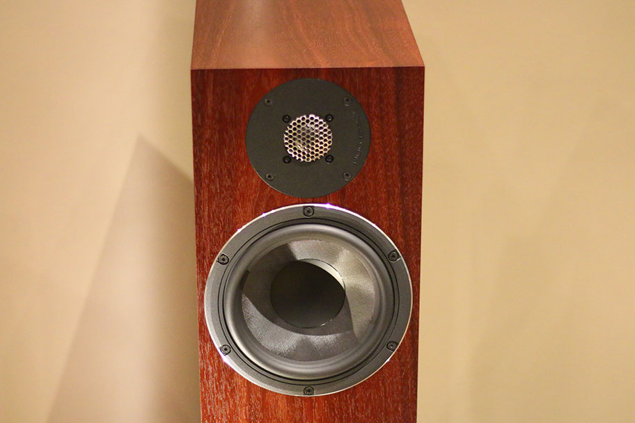 bowers and wilkins bookshelf speakers review