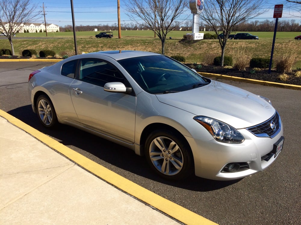 2012 nissan altima coupe review
